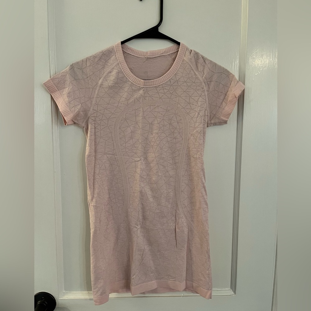 Lululemon Run Swiftly Tee. Sz6